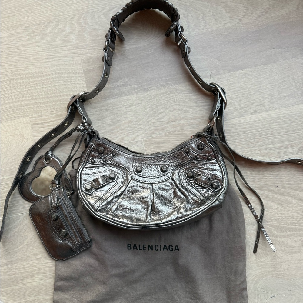 Balenciaga le cagole bag xs